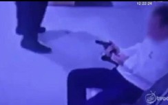 Khẩu súng doanh nhân cầm dọa bảo vệ cao ốc ở Sài Gòn là loại gì?