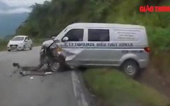 Video: Ô tô 7 chỗ vượt ẩu gây tai nạn liên hoàn trên QL6