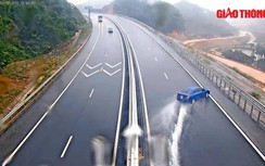 Video: Tài xế thương nặng khi mất lái trên cao tốc