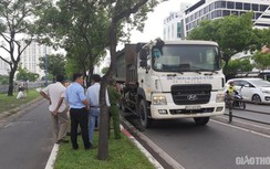 Chạy vào làn xe máy, xe chở rác cán chết người phụ nữ ở TP.HCM