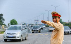 Xử lý 400.000 vi phạm giao thông trong một tháng tổng kiểm soát phương tiện
