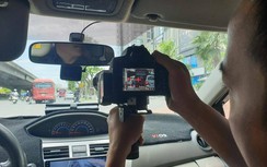 CSGT hoá trang ghi hình, xử phạt hàng loạt xe khách "rùa bò" quanh bến xe