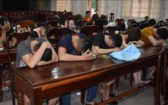 Quảng Trị: Phát hiện 30 nam nữ "bay lắc" ở quán karaoke, có 2 học sinh