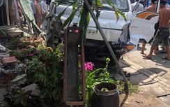 Ô tô khách tông liên hoàn trên QL1 khiến 2 người thương vong