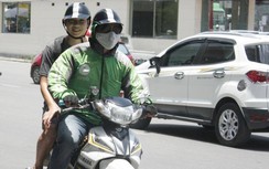 Shipper, xe ôm công nghệ chật vật mưu sinh dưới nắng nóng kỷ lục
