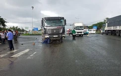 Đón cháu đi học về, bà bị xe ben cán tử vong thương tâm