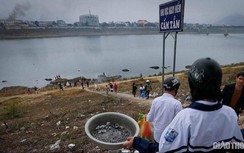 Rủ nhau ra sông Đà tắm, một học sinh lớp 7 đuối nước