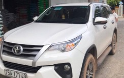 TT-Huế: Phát hiện đoàn liên ngành, xe trá hình tấp kho để khách..."bốc bột"