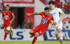 Chơi như gà mắc tóc, HLV HAGL lại đổ lỗi cho… thời tiết