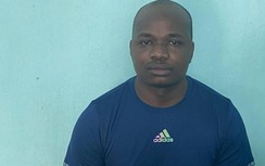 Bắt giam thanh niên Nigeria cầm đầu đường dây "tặng quà" phụ nữ qua mạng