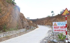 Hàng ngàn người dân “đánh đu” tính mạng trên con đường 80 tỷ vừa làm xong