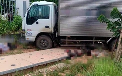 Xe máy "đấu đầu" ô tô tải, 2 người chết, 1 người nguy kịch