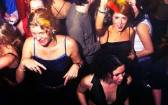 Sinh viên Mỹ tổ chức "tiệc COVID-19" điên rồ