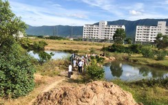 Hai học sinh tá hỏa phát hiện bạn mất tích khi đang tắm sông