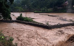 Mưa lớn, chân đập nước có dung tích 60.000m3 ở Lào Cai bị sạt lở