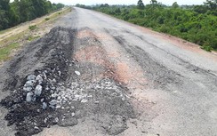 Thanh Hóa: Đê trăm tỷ vừa làm xong đã hỏng vì xe quá tải