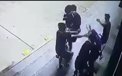 Nhóm thanh niên nổ súng, đánh hội đồng trước TTTM ở TP.HCM khai gì?