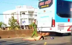 Video tai nạn giao thông 7/7: Va chạm với xe khách, 1 nữ công nhân tử vong