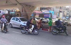 Bị yêu cầu dừng xe, tài xế tăng ga kéo lê Trung uý CSGT chấn thương