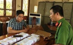 100 chiếc Iphone không rõ nguồn gốc "ngồi" tàu SE4 về Quảng Trị