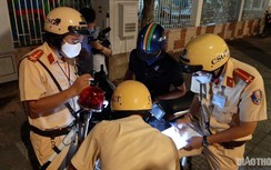 Bị CSGT tạm giữ xe sau khi uống bia mừng lĩnh lương