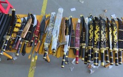 Phát hiện lượng lớn vũ khí đội lốt công cụ nhà bếp được gửi qua bưu điện