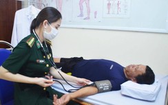 Quảng Ninh: 9 thuyền viên gặp nạn trên biển được cứu vớt đưa về nơi an toàn