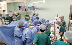 Hình ảnh mới nhất ca mổ tách rời cặp song sinh có gần 100 y bác sĩ tham gia