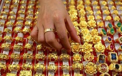 Giá vàng hôm nay 17/7: "Đổ đèo", vàng thế giới lùi về dưới 1.800 USD/ounce