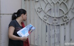 Phụ huynh đội nắng thấp thỏm chờ con trong buổi thi đầu tiên vào lớp 10