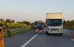 Xe tải đâm ô tô con dừng trên cao tốc, ai phải đền ai?