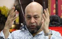 “Võ sư tai tiếng” Flores lại “đục nước béo cò”