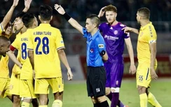 Thông tin bất ngờ vụ trọng tài V-League “cướp” 3 quả penalty của Nam Định