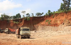 Cận cảnh rầm rộ xẻ đất, san đồi làm khu dân cư, đe doạ hành lang đường HCM