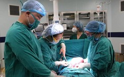 Cắt khối u "khủng" nặng 3kg cho 1 phụ nữ câm điếc bẩm sinh