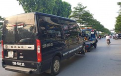 Xe limousine chở khách không hợp đồng, tài xế không GPLX bị cẩu về bãi giữ