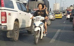 Liều mạng đi xe máy trên đường Vành đai 3