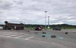 Video TNGT ngày 3/8: Sau va chạm với xe khách, cabin xe ben văng ra xa