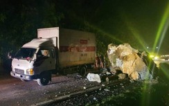 Đá lở khiến giao thông trên QL6 qua Sơn La ùn tắc cục bộ