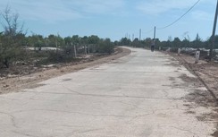 Quảng Bình: Đường 4 tỷ đồng chưa đưa vào sử dụng đã nứt, bong tróc