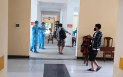 Cận cảnh tiếp nhận 240 công dân từ vùng dịch về cách ly tập trung tại Huế