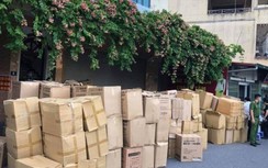 Giá khẩu trang trượt dốc, dân buôn méo mặt gánh lỗ tiền tỷ