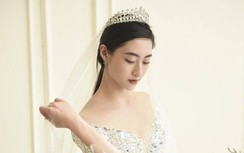 Nàng hậu Lương Thùy Linh đi thử váy cưới