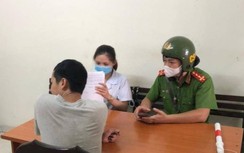 Hàng loạt người dân Thủ đô về phường nộp phạt vì lỗi không đeo khẩu trang