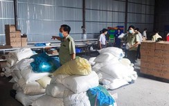 Bắt quả tang doanh nghiệp thu gom gần 3 triệu găng tay y tế cũ để bán