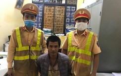 CSGT truy đuổi, bắt “nóng” đối tượng trộm xe ô tô trên Quốc lộ 32