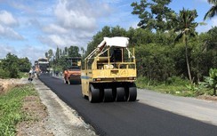 Cận cảnh thảm nhựa tuyến Quản Lộ - Phụng Hiệp