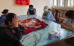 Nhóm "quý bà" sát phạt nhau trên chiếu bạc giữa mùa dịch Covid-19