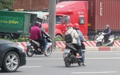 Video: Thót tim xe máy cúp đầu ô tô dưới cầu vượt ngã tư Vũng Tàu