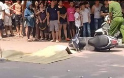 Va chạm với ô tô đi cùng chiều, một thiếu nữ tử vong trên phố